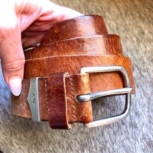 Levi’s casual brown leather belt intentionally distressed silver buckle 44